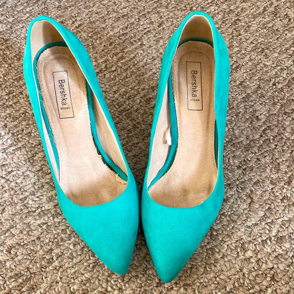 Gorgeous, green high heel